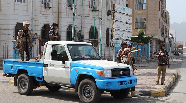 شرطة صنعاء تضبط 3 متهمين بقتل مواطن طعنا بالجنابي