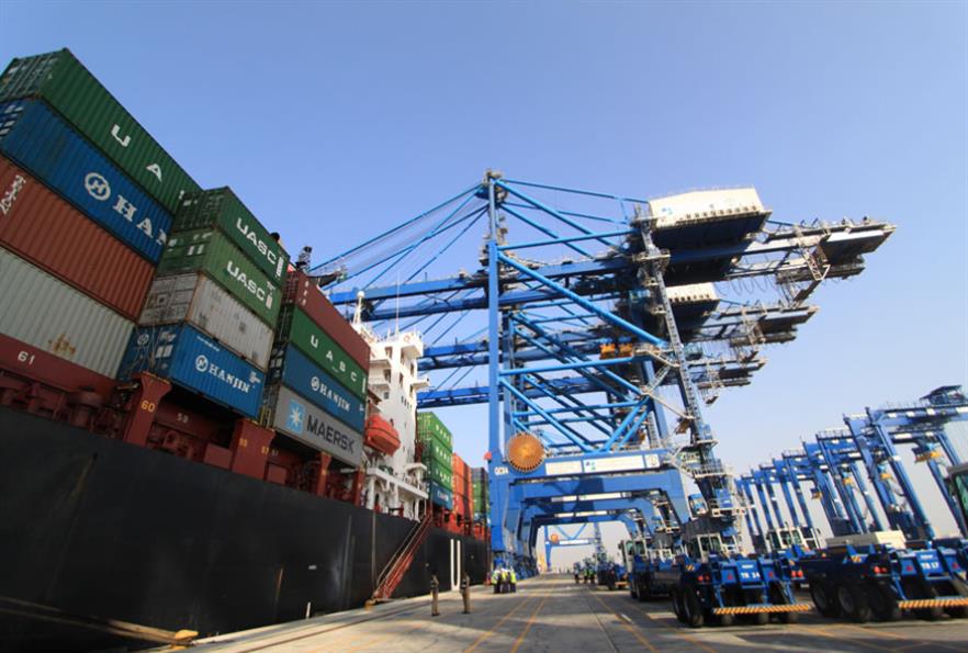 السعودية تبيع بضائع تجار اليمن بالمزاد في ميناء جدة