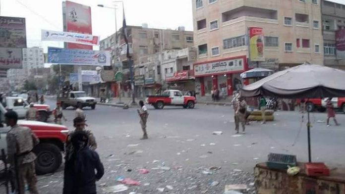مقتل شخص وجرح آخرين في اشتباكات وسط مدينة تعز