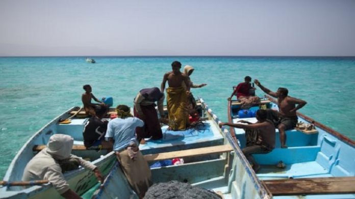 بحرية التحالف تختطف مجموعة من الصيادين اليمنيين قبالة جزيرتي زقر وحنيش