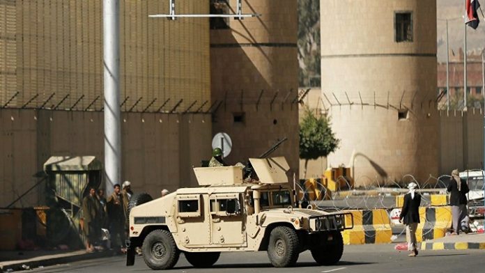 بن سلمان يفرض رئيس جديد لحكومة المرتزقة ومحكمة عسكرية بصنعاء تحجز ممتلكات 12 من القيادات الموالية لتحالف العدوان
