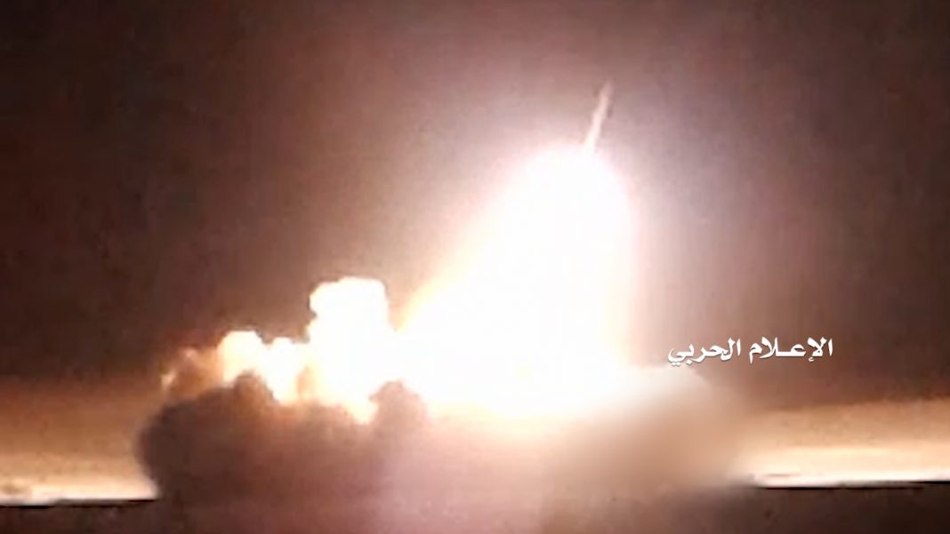 ضربة موجعة.. صاروخ باليستي يستهدف موقع عسكري في جيزان ويحصد العشرات بينهم ضباط بارزين وسعوديون يؤكدون
