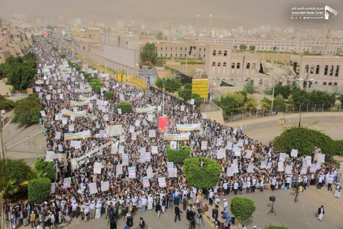 قائد الثورة يدعو الشعب اليمني الى الخروج في مسيرات الصرخة واللجنة المنظمة تحدد الساحات