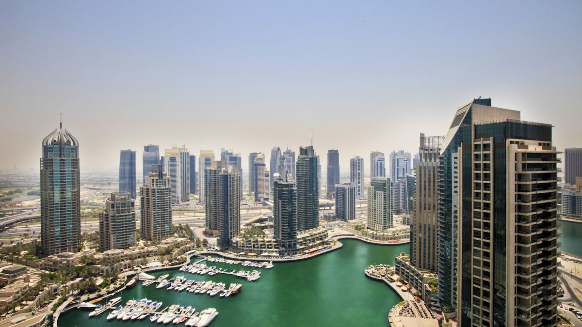 الامارات تنهار