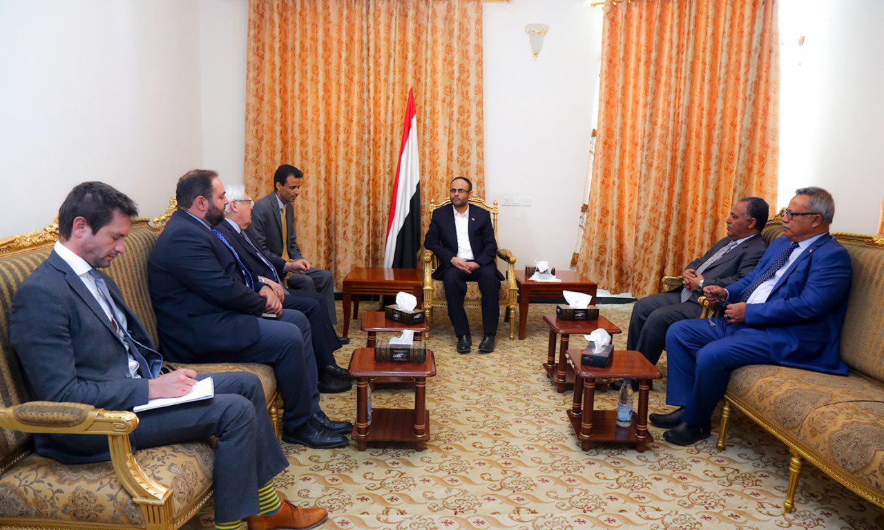 المشاط يستقبل المبعوث الأممي ويوافق على خطة إعادة الانتشار