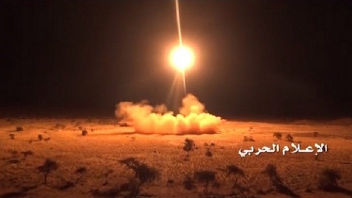 ورد الآن.. صنعاء ترعب التحالف بإطلاق صواريخ باليستية ومسيّرات وومشاركة الأباتشي ومدافع تزلزل الأرض (تفاصيل حرب)