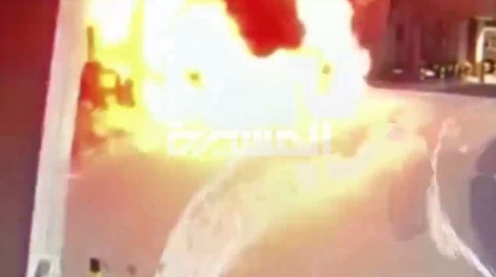 مغردون سعوديون.. دوي انفجارات كبيرة تهز المملكة نتيجة طائرات مسيرة