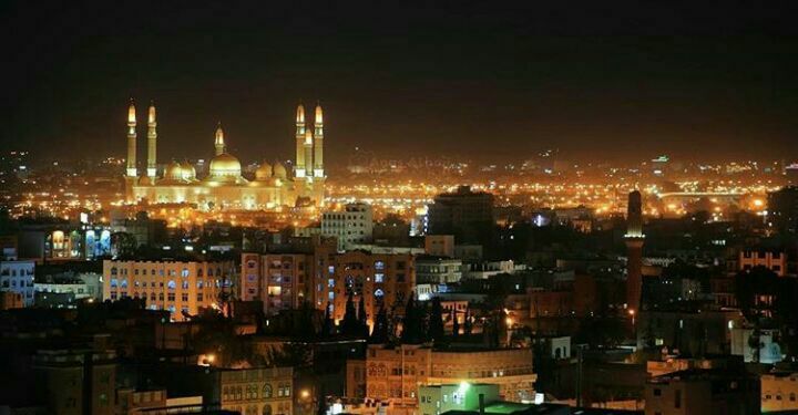 العاصمة اليمنية صنعاء ليلاً عاجل الآن.. استنفار أمني غير مسبق في العاصمة صنعاء وتوجيهات أمنية برفع الجهوزية ودعوات بمتابعة أي تحرك مشبوه (تفاصيل كاملة لما يحدث)