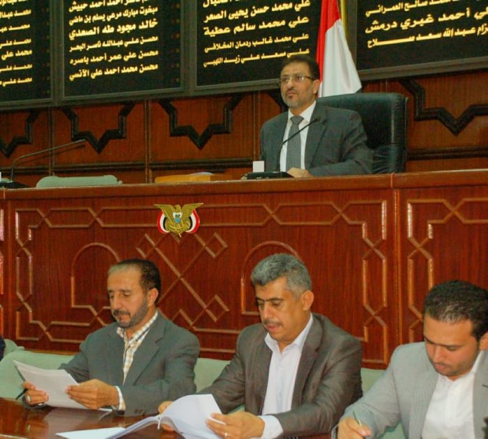 مجلس النواب يناقش الإفراج عن متهمين بتفجير جامع دار الرئاسة ويشكل لجنة للتواصل مع قيادة المؤتمر