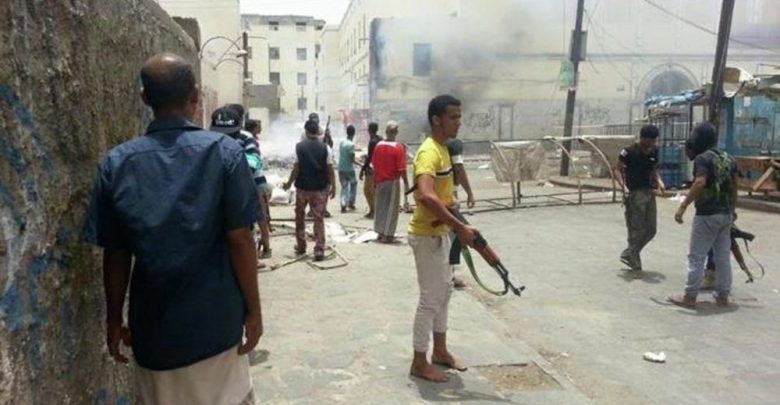 مواجهات مسلحة في عدن واصابات من المدنيين الجنوب على صفيح ساخن.. متى ستبدأ ساعة الصفر ومن سيسيطر