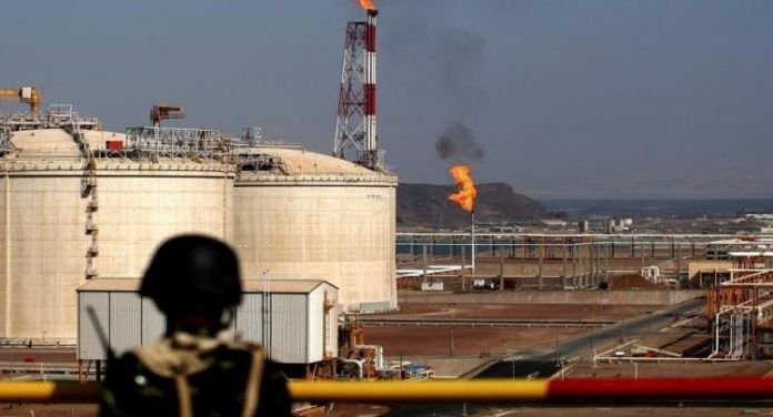 مرآة الجزيرة.. تقرير خطير يكشف كيف تسرق السعودية النفط اليمني شاهد التقرير