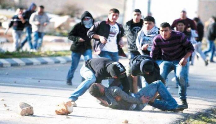 إصابة عشرات الفلسطينيين في مواجهات عنيفة مع الاحتلال قرب نابلس