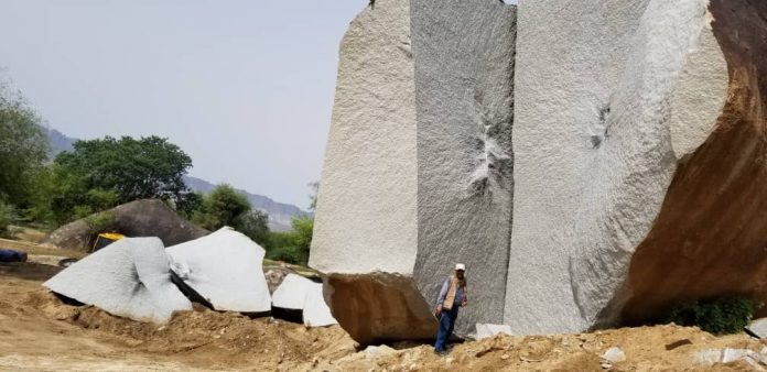 هيئة المساحة الجيولوجية تنفذ مشروع تقييم صخور الجرانيت بحجة لاستغلال الثروات المعدنية