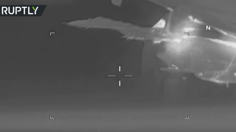 بالصور.. اعتراض مقاتلة روسية لطائرة استطلاع أمريكية فوق البحر الأسود