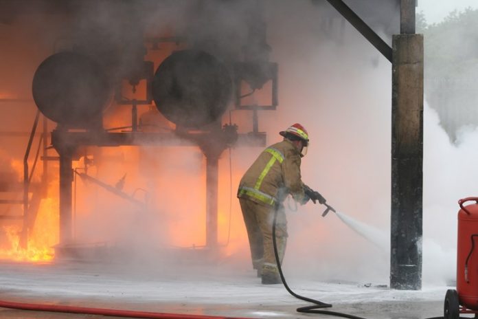 أمريكا.. حريق كبير في مصنع للمواد الكيميائية في أتلانتا