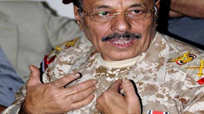 الجنرال الأحمر يستميت في الرياض دفاعا عن منصبه