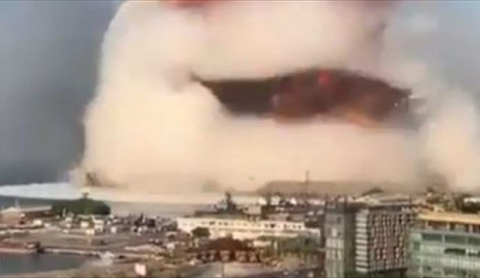 شاهد بالفيديو تصوير بأشعة الليزر لحظة وصول الصاروخ الى مرفأ بيروت