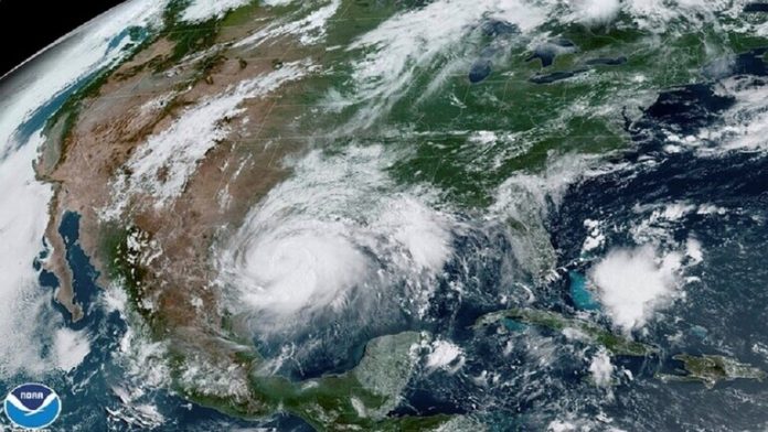 ولاية لويزيانا تأمر بإجلاء السكان مع اقتراب عاصفتين إلى الساحل الأمريكي