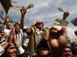 عدن تشتعل بالأسعار بعد تجاوز الدولار حاجز 3 آلاف ريال