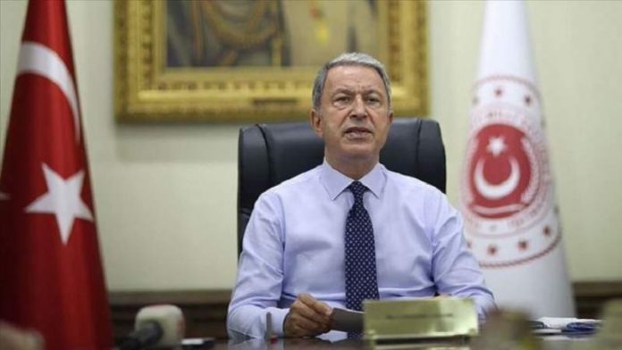وزير الدفاع التركي: ماكرون يصب الزيت على النار واليونان بدأت تخفف شروطها