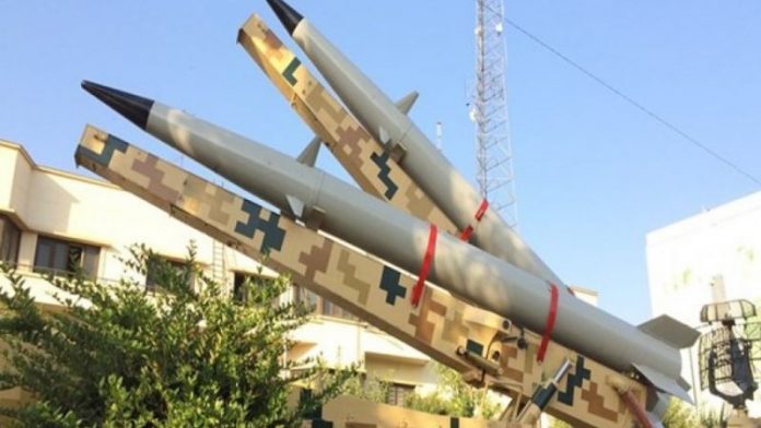 إيران.. الحرس الثوري يكشف عن منصّة لإطلاق صاروخيْن من نوع رعد 500