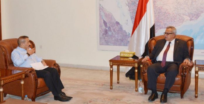 رئيس الوزراء بن حبتور يبحث مستجدات استمرار العدوان في احتجاز المشتقات النفطية