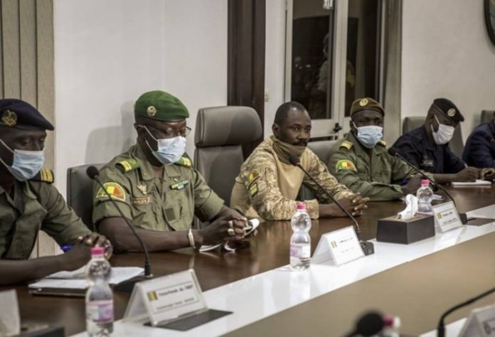 زعماء دول غرب أفريقيا تمهل المجلس العسكري في مالي أياماً لتعيين رئيس مدني للبلاد