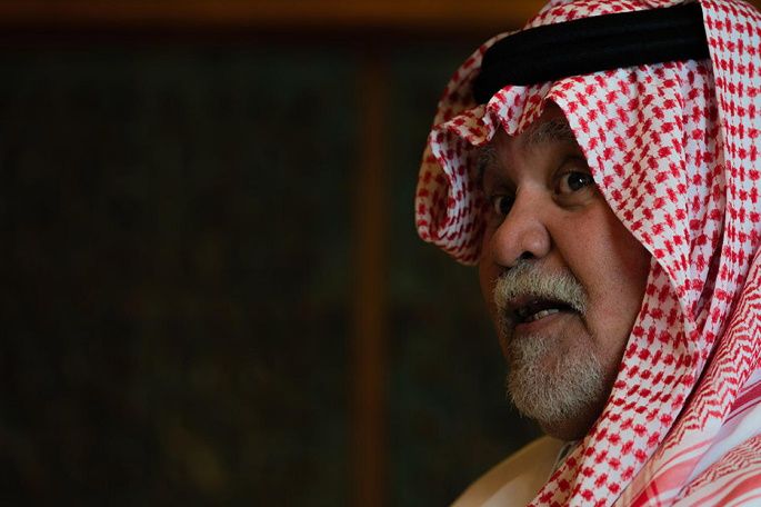 عبد الباري عطوان يرد على الأمير بندر بن سلطان حول مهاجمة القيادات الفلسطينية