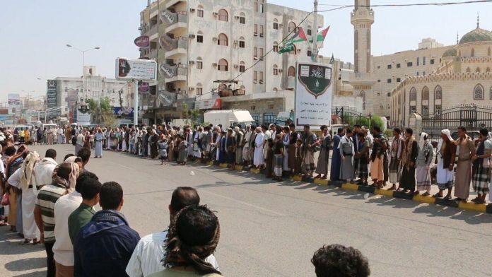 الحديدة.. وقفات احتجاجية في عدة مديريات تنديداً بجرائم العدوان واحتجاز السفن النفطية