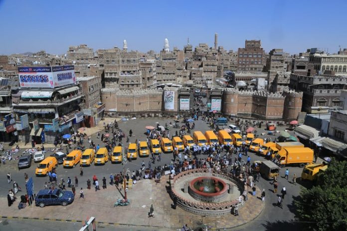 في اليوم العالمي للبريد.. البريد اليمني ينفذ إستعراضاً رمزياً بشوارع العاصمة صنعاء