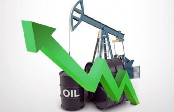 ارتفاع النفط لـ 2% بعد تراجع المخزون الأمريكي