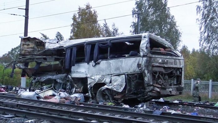 تايلاند.. مصرع 20 شخصا على الأقل في تصادم قطار مع حافلة