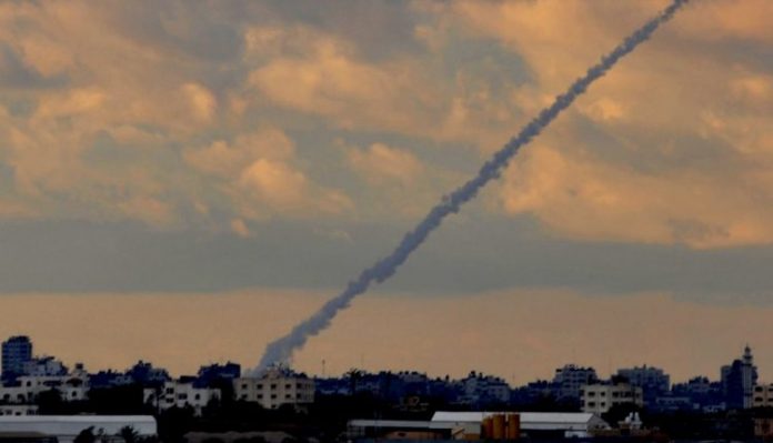 إستهداف تل أبيب رداً على غارة جوية إسرائيلية على قطاع غزة