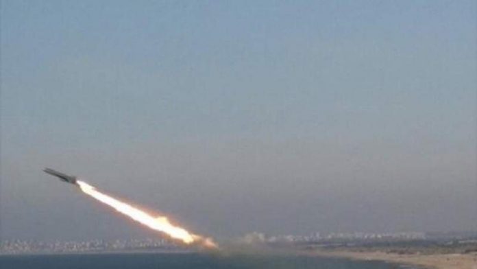 المـقـاومة الفلسطينية تُطلق صاروخين تجريبيين تجاه بحر غزة
