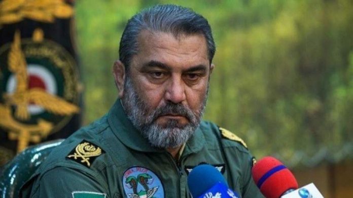 قائد الجيش الإيراني: مستعدون لتزويد مروحيات الدول الصديقة بأنظمة الرؤية الليلية