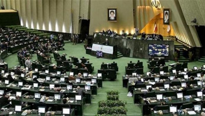 ازاء الإساءات للإسلام.. البرلمان الإيراني يدعو فرنسا إلى الاعتذار للشعوب الإسلامية