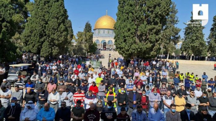 رغم تشديدات العدو الصهيوني.. الآلاف يصلون الجمعة في الأقصى