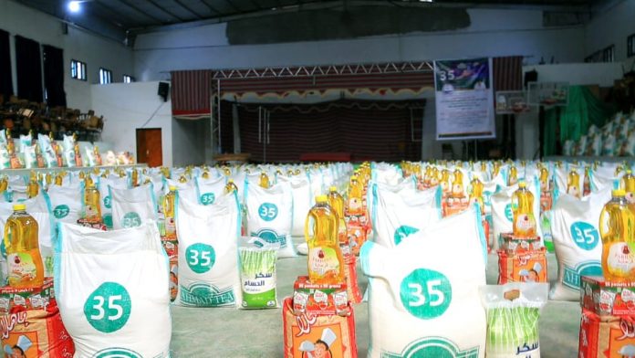 اختتام توزيع 400 سلة غذائية بمناسبة الذكرى السنوية للشهيد في أمانة العاصمة