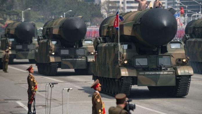 كوريا الشمالية تعتزم تطوير صواريخ بعيدة المدى