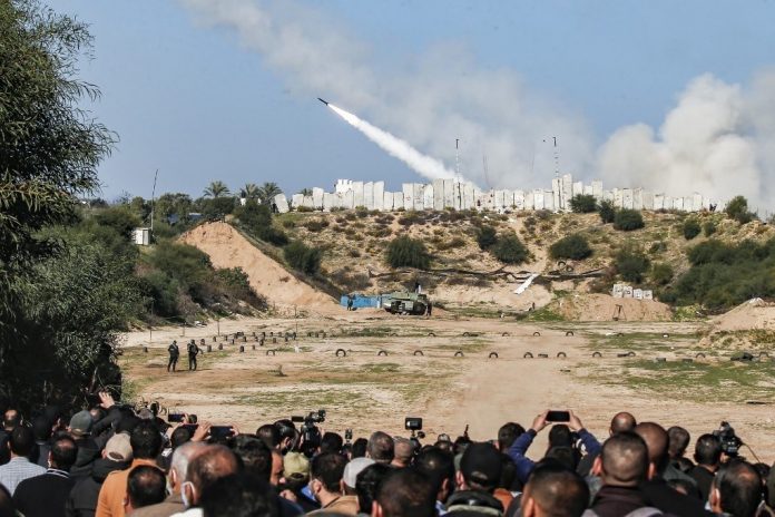 رعب يجتاح الصهاينة.. سماء غزة تشتعل بالصواريخ ومسيَّرات المقـاومة تحلَّق بكثافة