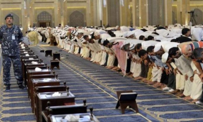 السعودية.. اقالة 100 امام وخطيب لرفض ادانة الاخوان المسلمين