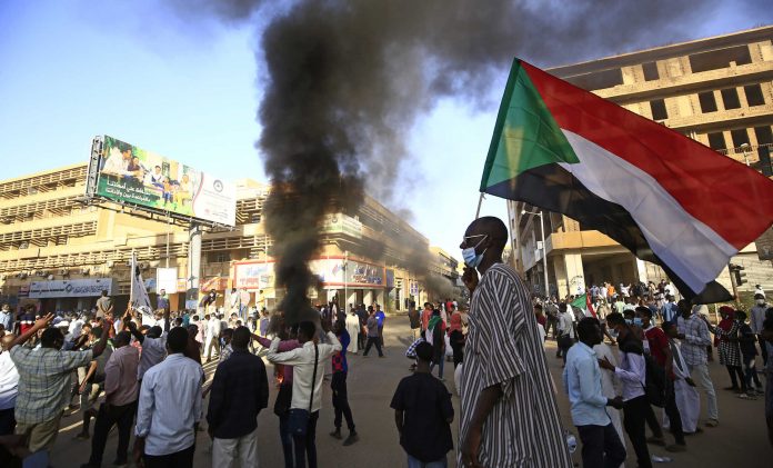 تطبيع يولّد ثورة.. روح الثورة تعود لتنبض في قلب الشعب السوداني ومصير مقلق للحكومة العميلة