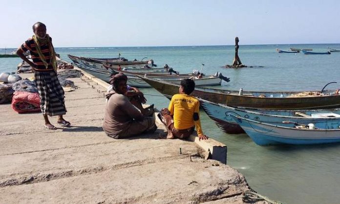 الثروة السمكية تدين اختطاف 3 صيادين وتصدر قرار حظر ومصادرة معدات اصطياد
