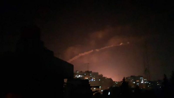 العدوان الإسرائيلي.. مقتل عائلة سورية بصواريخ إسرائيلية