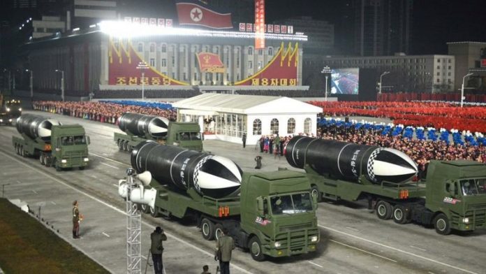 كوريا الشمالية تكشف عن صواريخ باليستية تطلق من الغواصات وصفت بالأقوى في العالم