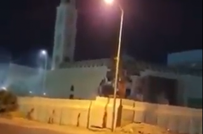 بالفيديو.. السلطات السعودية تهدم مسجد ليلا بحجة توسعة الطريق!!