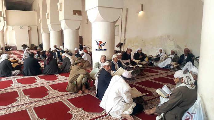 مساجد اليمن في رمضان تملؤها الروحانية والأجواء الإيمانية