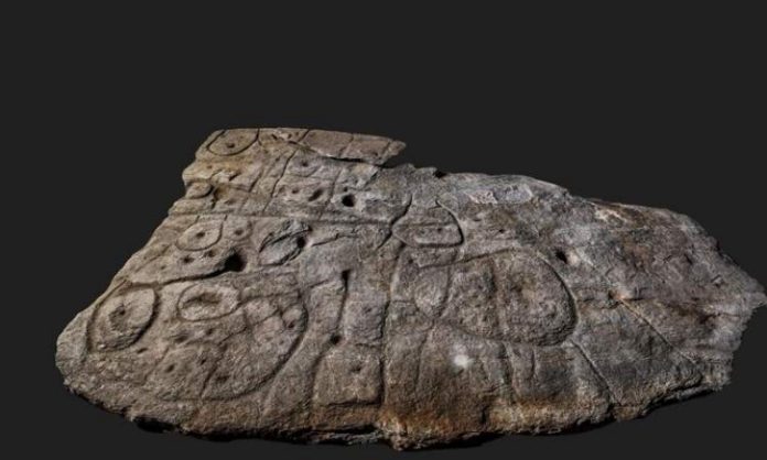 من العصر البرونزي.. لوح حجري عمره 4 آلاف عام