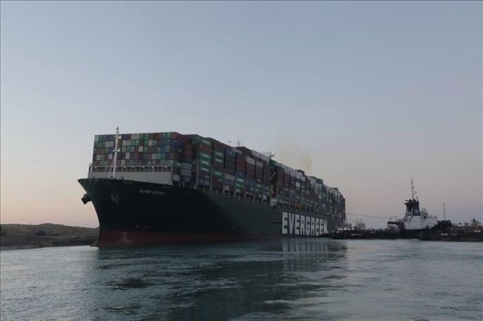قناة السويس: لجنة خبراء للتحقيق والتحفظ على سفينة إيڤرجيڤن ومطالبة بتعويضات تتجاوز مليار دولار