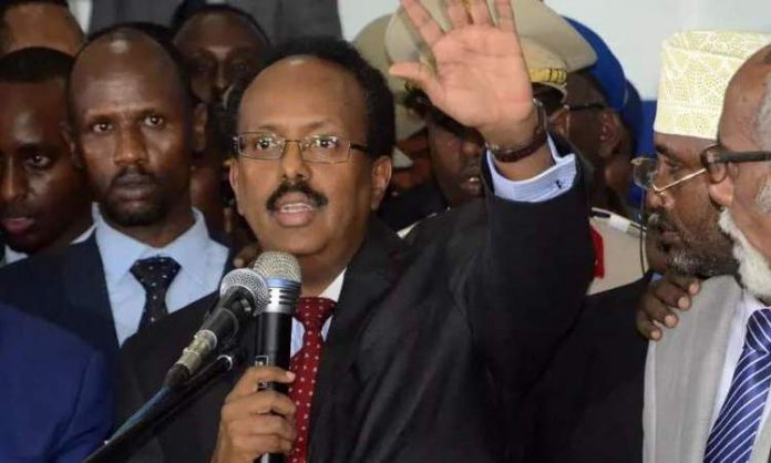 الصومال.. الرئيس يوقع قانونا يمدد ولايته لعامين